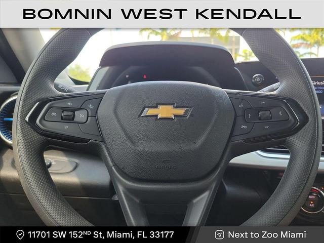 Photo of 2025 Summit White Chevrolet Trax
