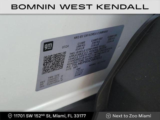 Photo of 2025 Summit White Chevrolet Trax