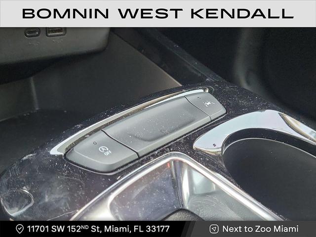 Photo of 2025 Summit White Chevrolet Trax