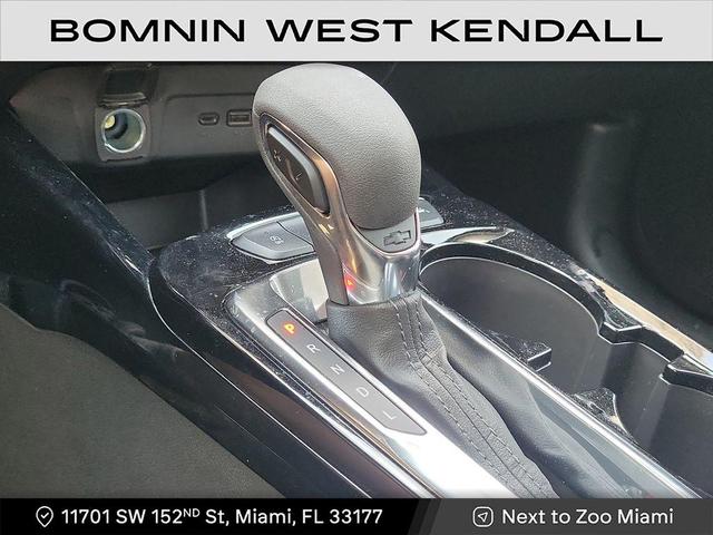 Photo of 2025 Summit White Chevrolet Trax