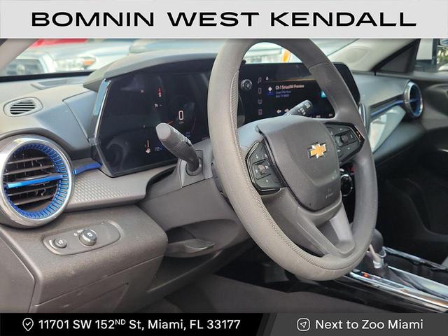 Photo of 2025 Summit White Chevrolet Trax