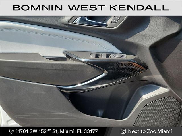 Photo of 2025 Summit White Chevrolet Trax