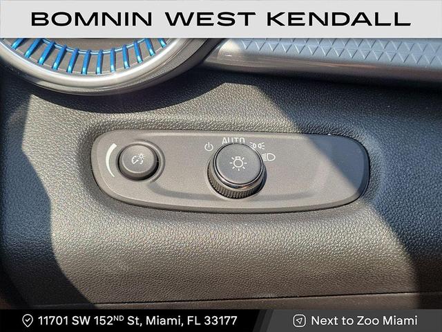 Photo of 2025 Summit White Chevrolet Trax