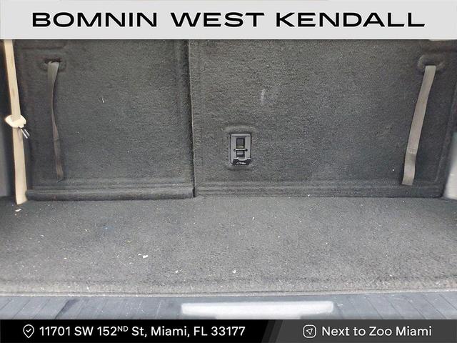 Photo of 2023 Midnight Black Metallic Toyota Highlander