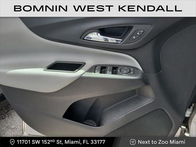 Photo of 2022 Silver Ice Metallic Chevrolet Equinox