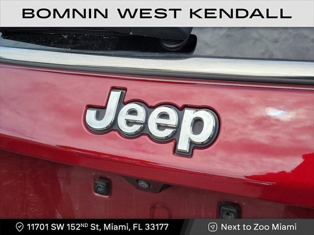 Photo of 2022 Velvet Red Pearlcoat Jeep Compass