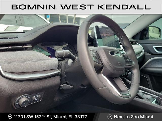 Photo of 2022 Velvet Red Pearlcoat Jeep Compass