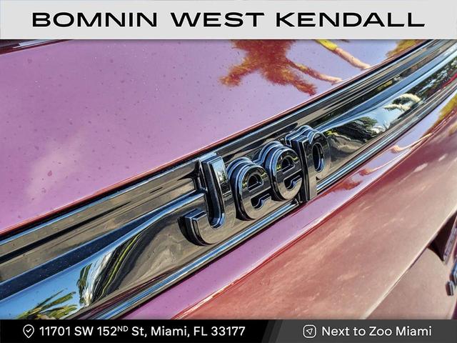 Photo of 2025 Velvet Red Pearlcoat Jeep Grand Cherokee