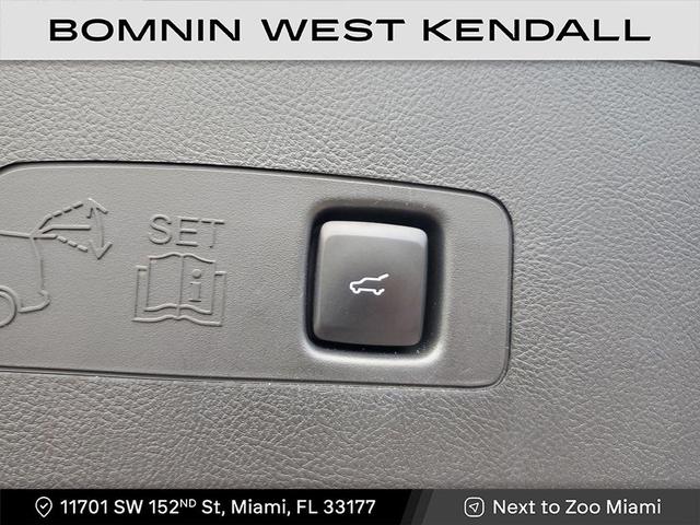 Photo of 2023 Asher Gray Metallic Clearcoat Lincoln Corsair