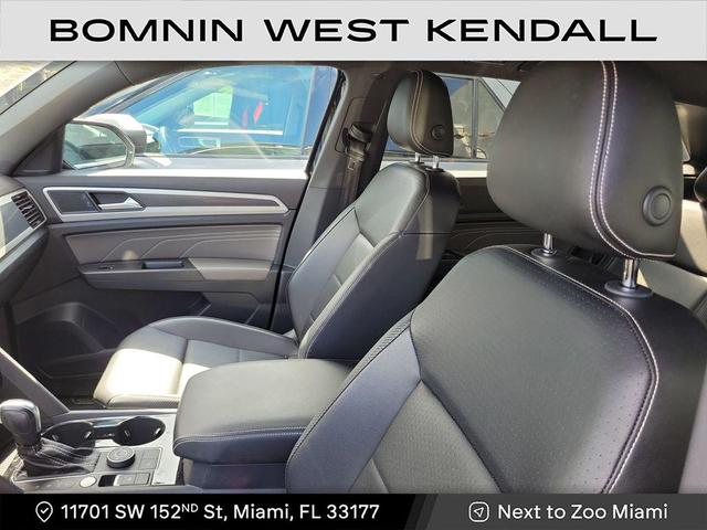Photo of 2022 Deep Black Pearl Volkswagen Atlas Cross Sport