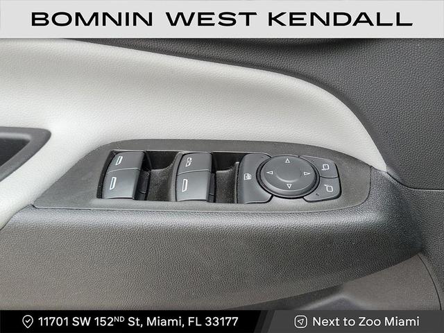Photo of 2022 Summit White Chevrolet Equinox