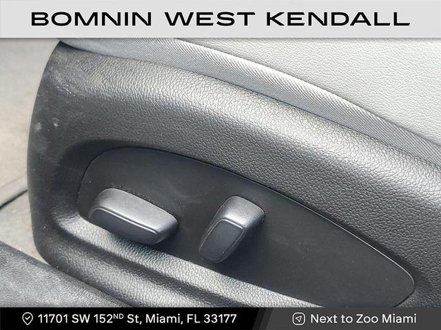 Photo of 2023 Summit White Chevrolet Camaro