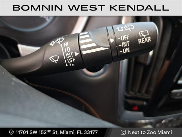 Photo of 2019 Summit White Chevrolet Traverse