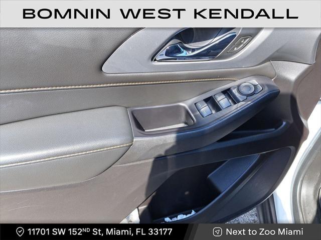 Photo of 2019 Summit White Chevrolet Traverse