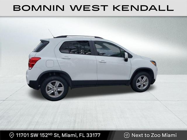 Photo of 2022 Summit White Chevrolet Trax