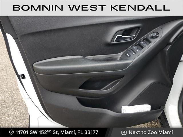 Photo of 2022 Summit White Chevrolet Trax