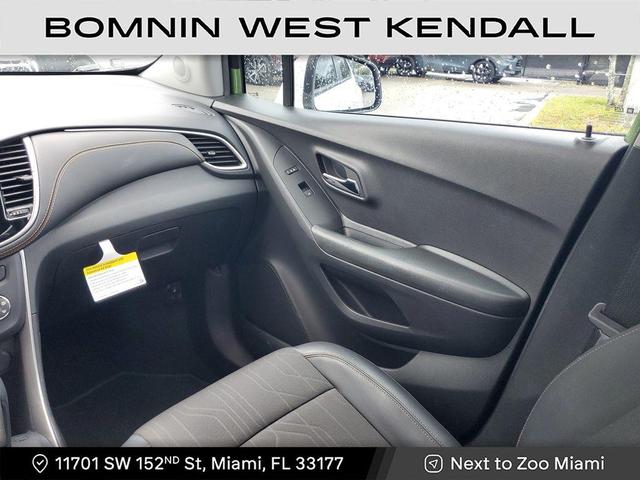 Photo of 2022 Summit White Chevrolet Trax