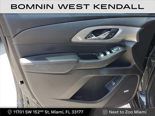 Photo of 2020 Graphite Metallic Chevrolet Traverse