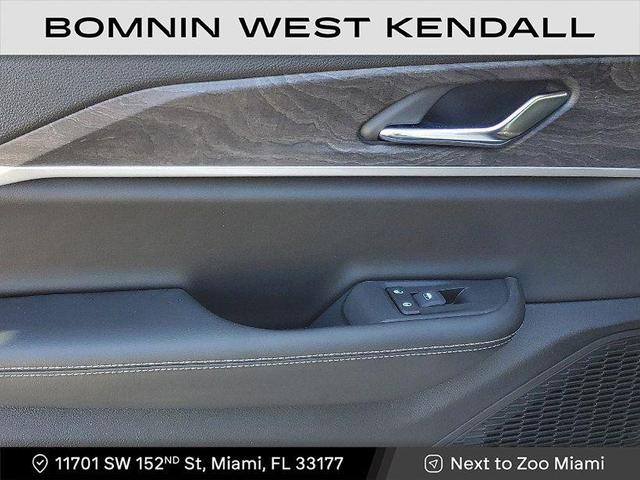 Photo of 2025 Diamond Black Crystal Pearlcoat Jeep Grand Cherokee