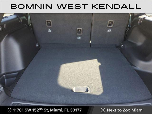 Photo of 2025 Diamond Black Crystal Pearlcoat Jeep Grand Cherokee