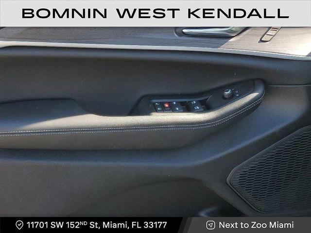 Photo of 2025 Diamond Black Crystal Pearlcoat Jeep Grand Cherokee