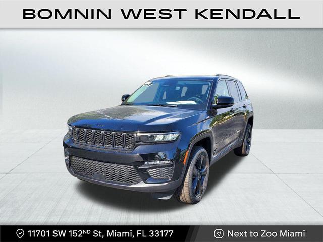 Photo of 2025 Diamond Black Crystal Pearlcoat Jeep Grand Cherokee