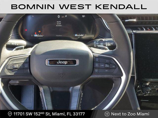 Photo of 2025 Diamond Black Crystal Pearlcoat Jeep Grand Cherokee