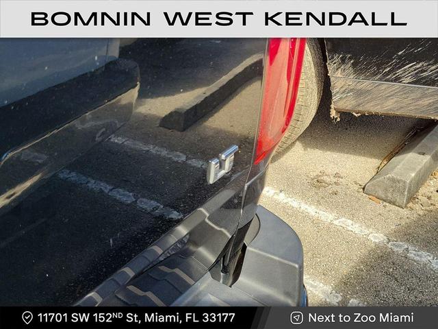 Photo of 2016 Black Chevrolet Colorado