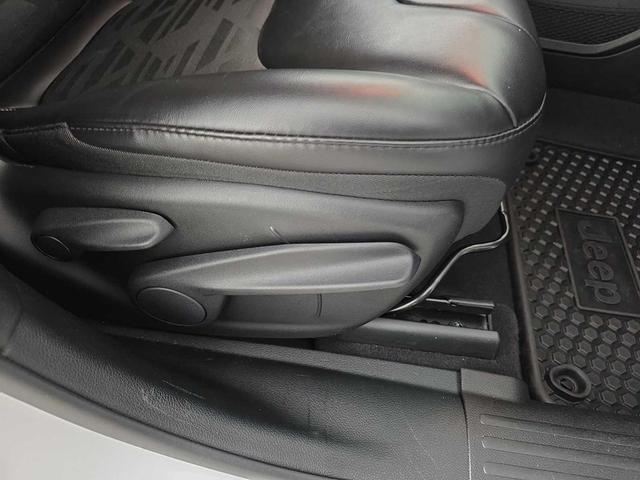 Photo of 2022 Bright White Clearcoat Jeep Cherokee