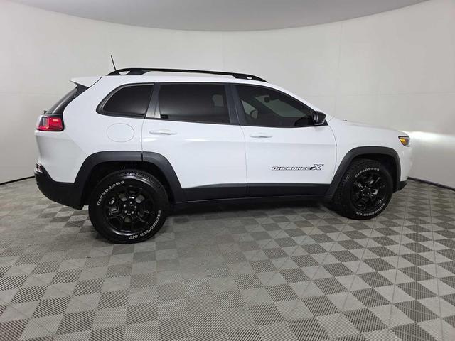 Photo of 2022 Bright White Clearcoat Jeep Cherokee