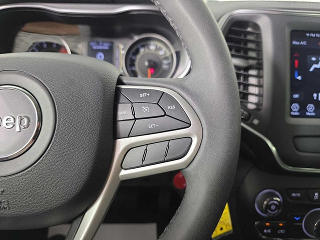 Photo of 2022 Bright White Clearcoat Jeep Cherokee