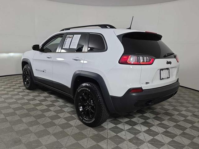 Photo of 2022 Bright White Clearcoat Jeep Cherokee
