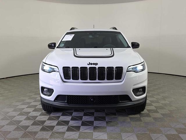 Photo of 2022 Bright White Clearcoat Jeep Cherokee