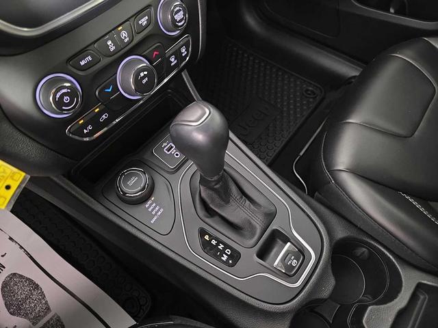Photo of 2022 Bright White Clearcoat Jeep Cherokee