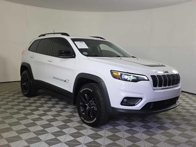 Photo of 2022 Bright White Clearcoat Jeep Cherokee