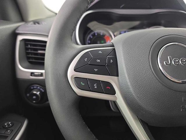 Photo of 2022 Bright White Clearcoat Jeep Cherokee