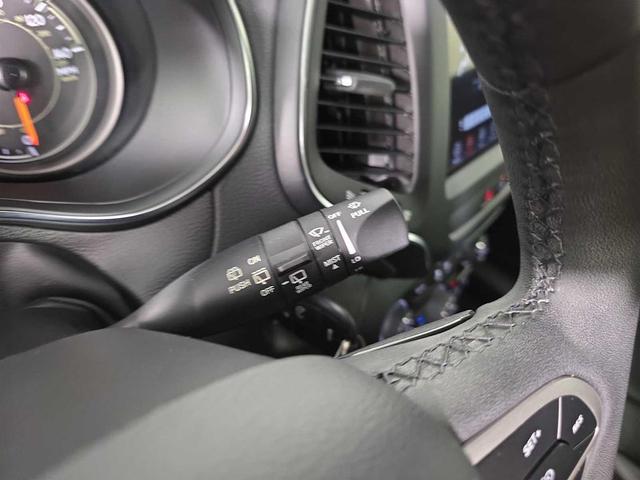 Photo of 2022 Bright White Clearcoat Jeep Cherokee