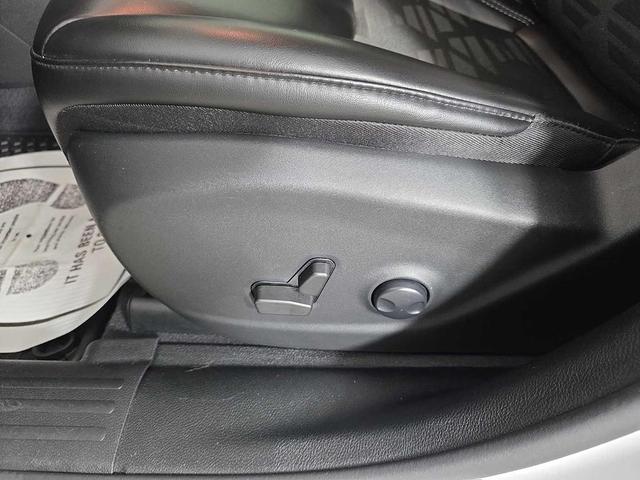 Photo of 2022 Bright White Clearcoat Jeep Cherokee