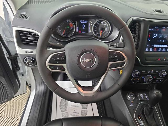 Photo of 2022 Bright White Clearcoat Jeep Cherokee