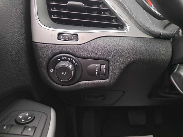 Photo of 2022 Bright White Clearcoat Jeep Cherokee