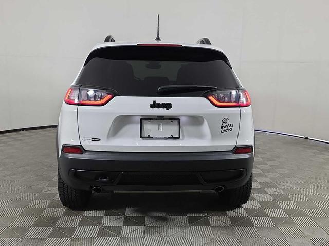 Photo of 2022 Bright White Clearcoat Jeep Cherokee