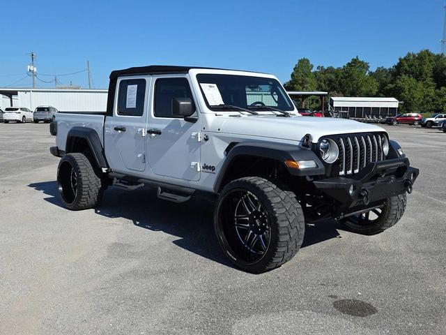 Photo of 2020 Bright White Clearcoat Jeep Gladiator