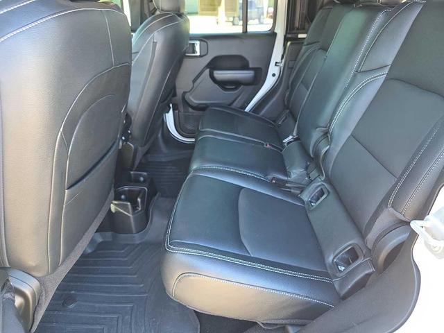 Photo of 2020 Bright White Clearcoat Jeep Gladiator
