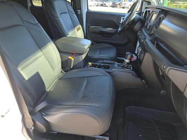 Photo of 2020 Bright White Clearcoat Jeep Gladiator