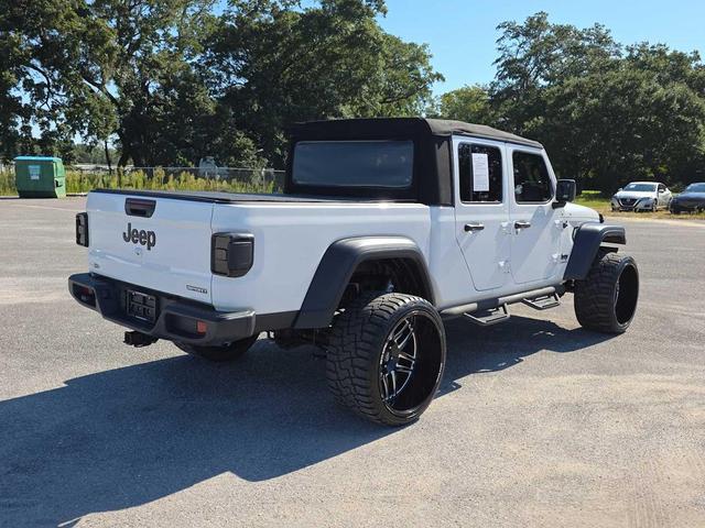 Photo of 2020 Bright White Clearcoat Jeep Gladiator