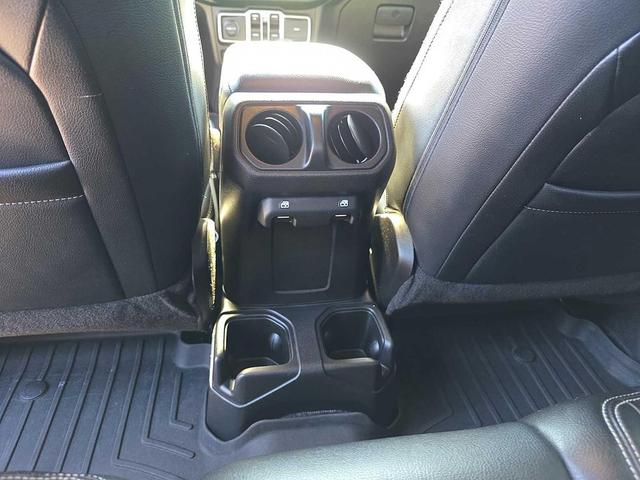 Photo of 2020 Bright White Clearcoat Jeep Gladiator