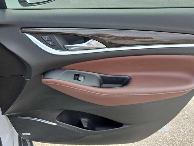 Photo of 2021 White Frost Tricoat Buick Enclave