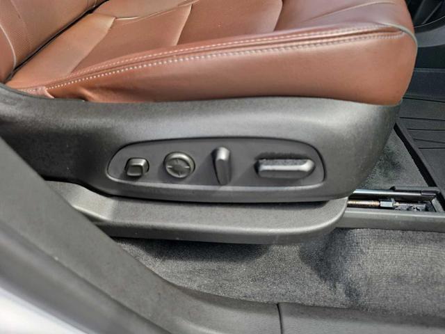 Photo of 2021 White Frost Tricoat Buick Enclave