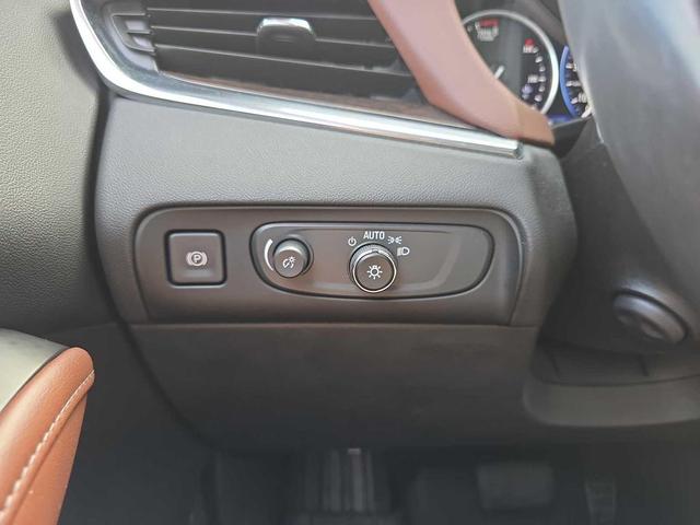 Photo of 2021 White Frost Tricoat Buick Enclave