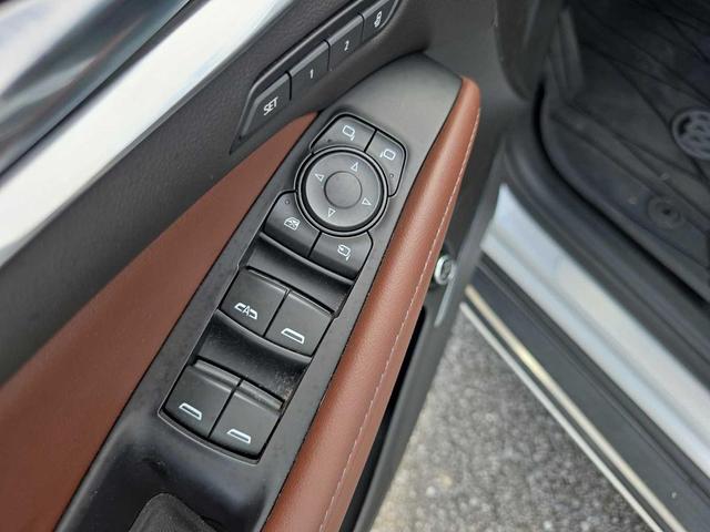 Photo of 2021 White Frost Tricoat Buick Enclave